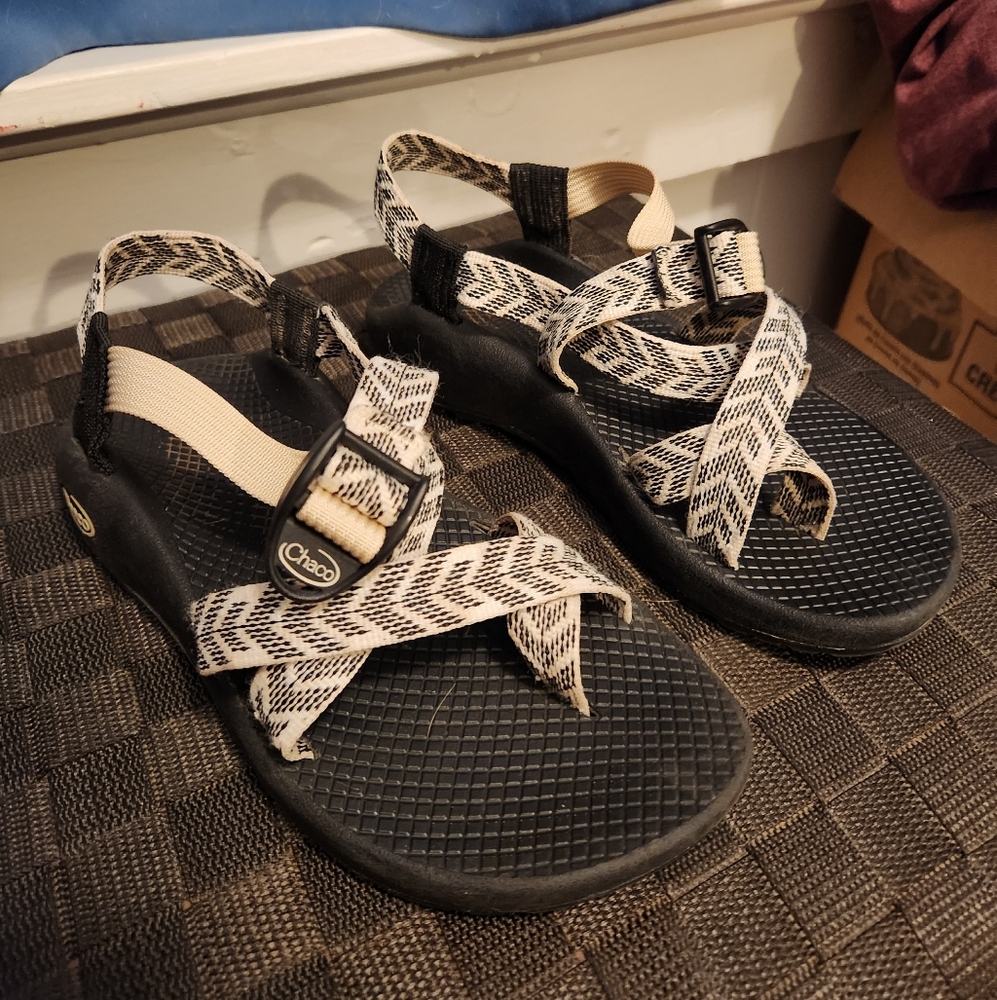 Chaco Z-Cloud Women's Black and Tan Patterned Sandals, Size 7